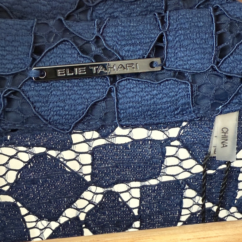 Ellie Tahari Geo Lace Button Shirt Sea Blue Size XS - Picture 2 of 14
